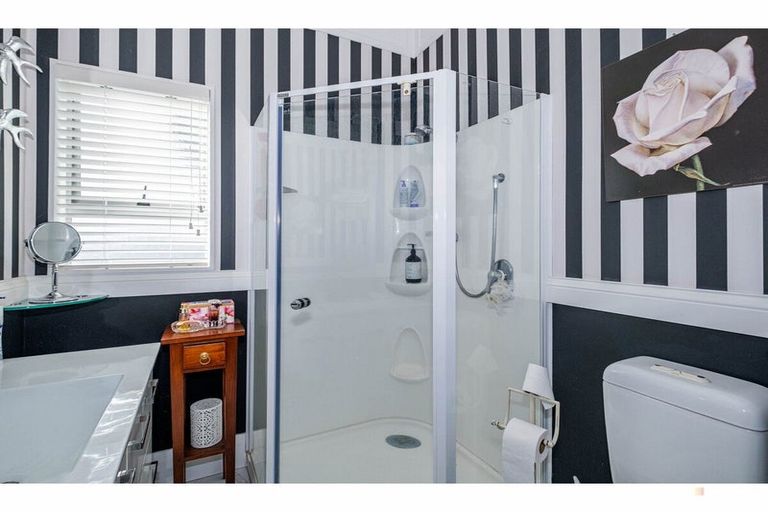 Photo of property in 12 Parsonage Road, Waimate, 7924