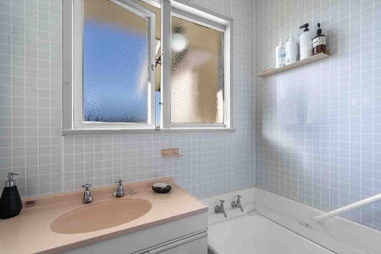 Photo of property in 65 Kilmarnock Street, Wallacetown, 9816