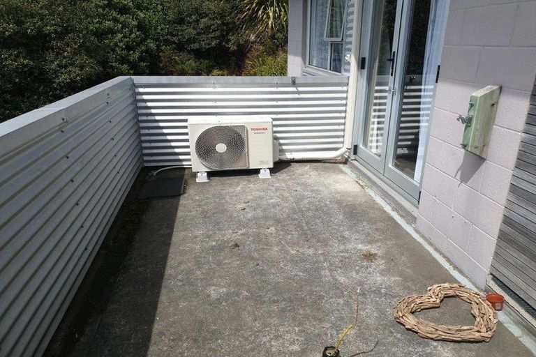 Photo of property in 2/126 Redwood Avenue, Tawa, Wellington, 5028