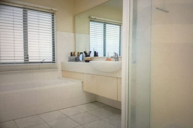 Photo of property in 6 Gresford Place, Churton Park, Wellington, 6037