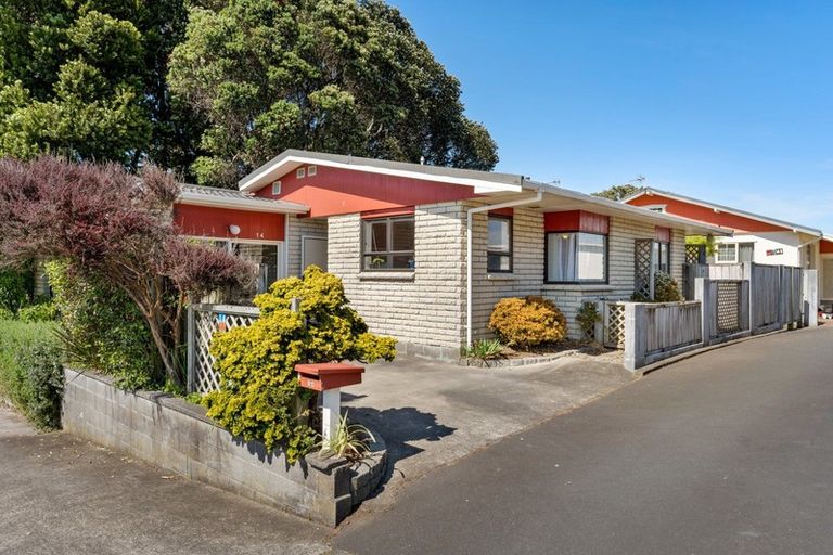 Photo of property in 14 Sackville Street, Fitzroy, New Plymouth, 4312