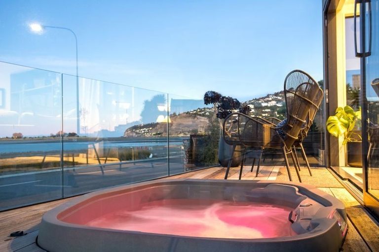 Photo of property in 27 Beachville Road, Redcliffs, Christchurch, 8081