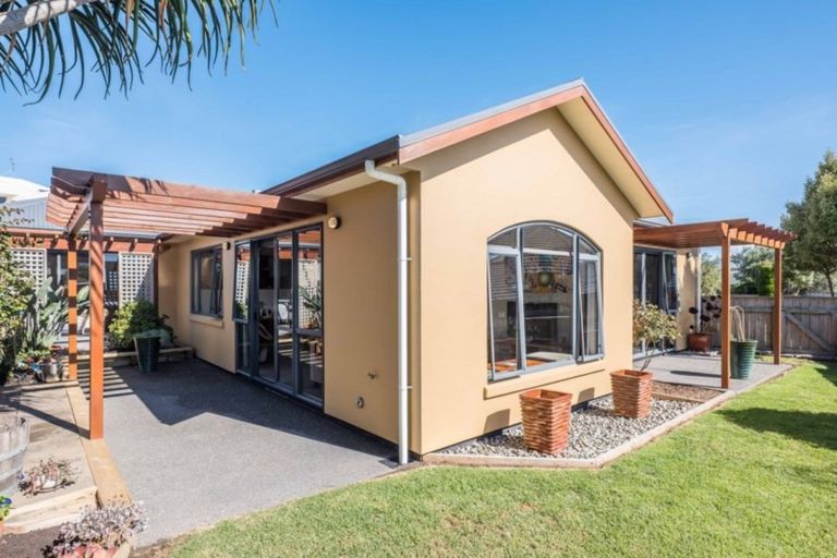 Photo of property in 3 Millennium Hill, Paraparaumu, 5032