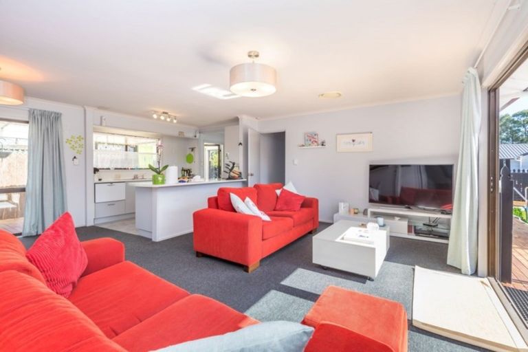 Photo of property in 8 Harbour Crest Drive, Waiuku, 2123