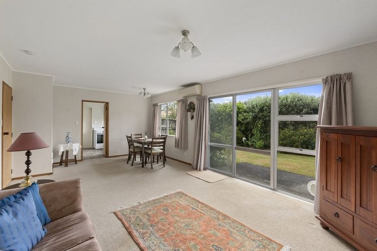 Photo of property in 22 Karu Crescent, Waikanae, 5036