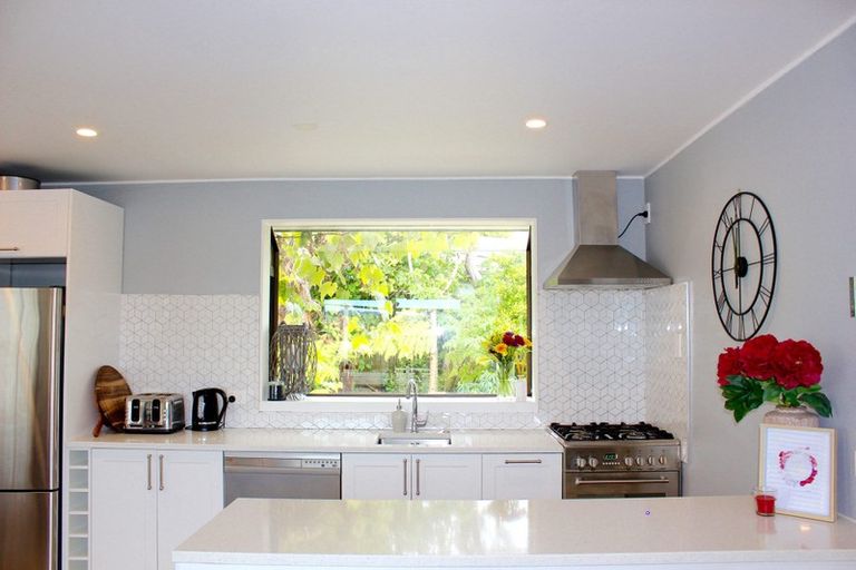 Photo of property in 99c Captain Scott Road, Glen Eden, Auckland, 0602