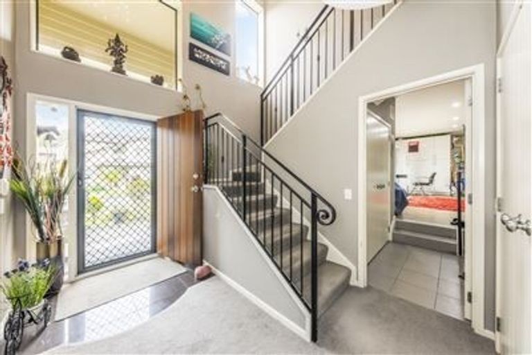Photo of property in 1 Seresin Crescent, Flat Bush, Auckland, 2016