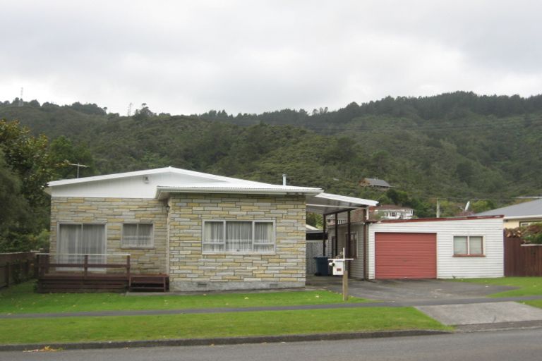 Photo of property in 33 Tawhai Street, Stokes Valley, Lower Hutt, 5019