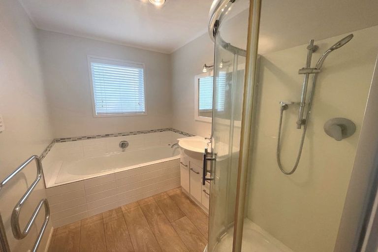 Photo of property in 2/2 Pine Terrace, Howick, Auckland, 2014