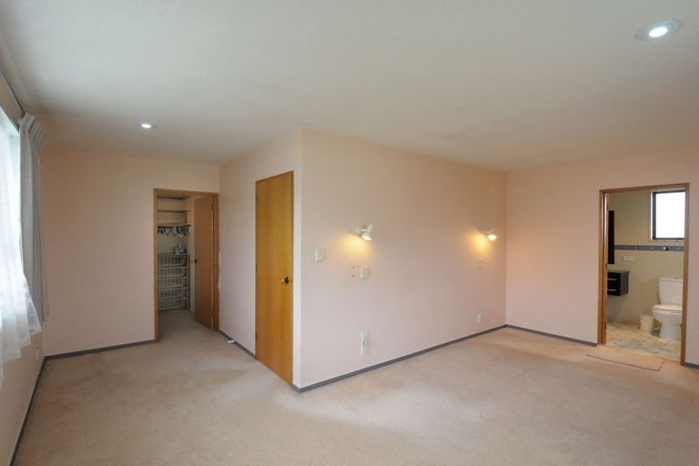 Photo of property in 22 Beatrice Place, Avonhead, Christchurch, 8042