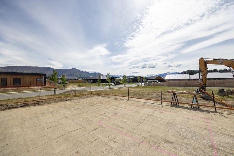 Photo of property in 6 Pounamu Avenue, Albert Town, Wanaka, 9305