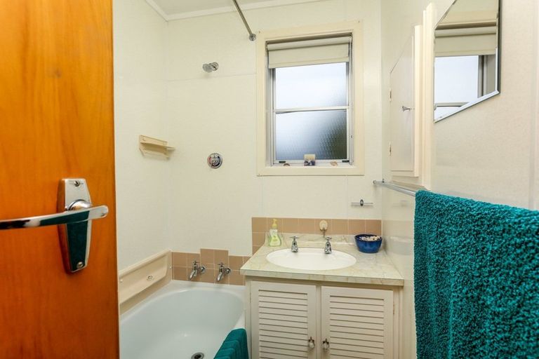 Photo of property in 2/305 Devon Street West, New Plymouth, 4310