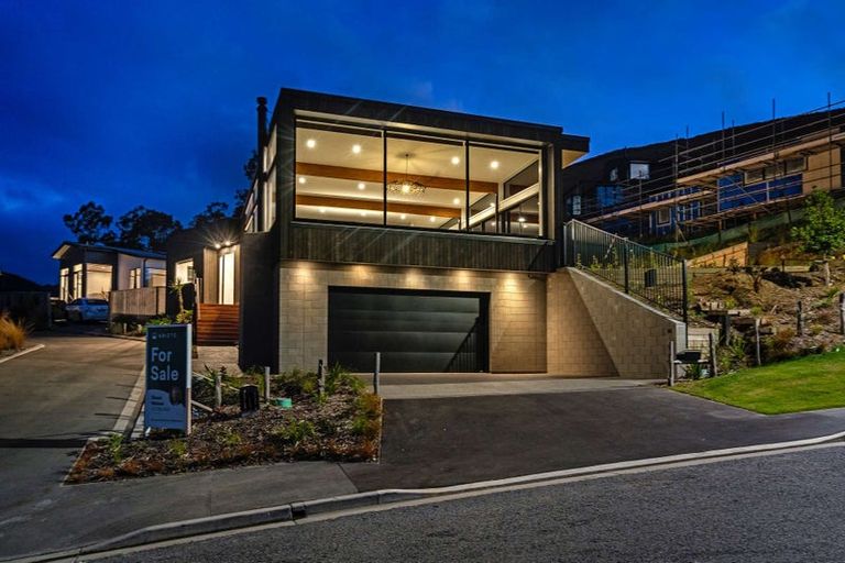 Photo of property in 13 Round Hill Rise, Cracroft, Christchurch, 8022