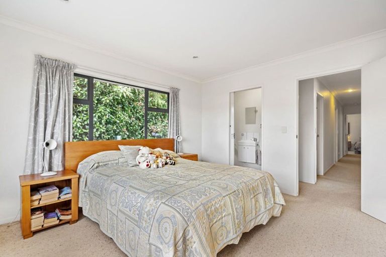 Photo of property in 10 Frangipani Street, Cable Bay, 0420