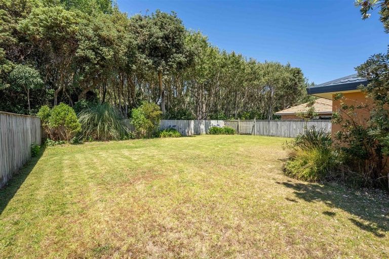 Photo of property in 104 Weggery Drive, Waikanae Beach, Waikanae, 5036
