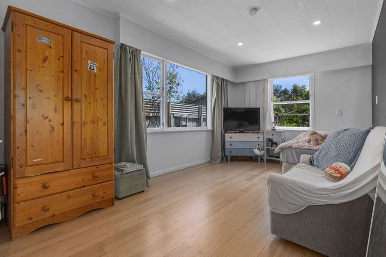 Photo of property in 5 Puriri Road, Waikanae, 5036