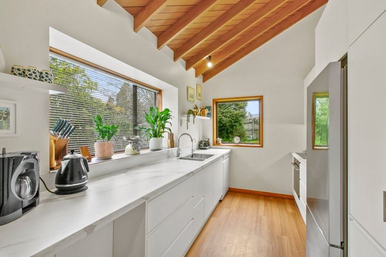 Photo of property in 11 Cannon Street, Westown, New Plymouth, 4310