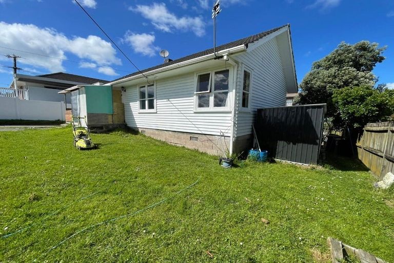 Photo of property in 35 Exmouth Road, Northcote, Auckland, 0627