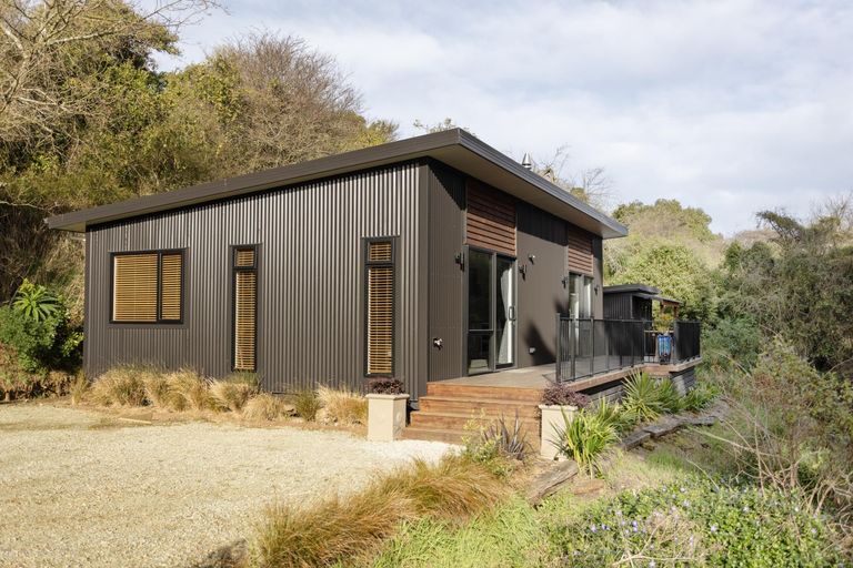 Photo of property in 10 Bute Street, Moeraki, 9482