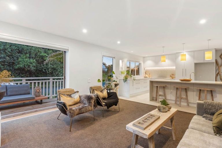 Photo of property in 32a Sandown Road, Rothesay Bay, Auckland, 0630