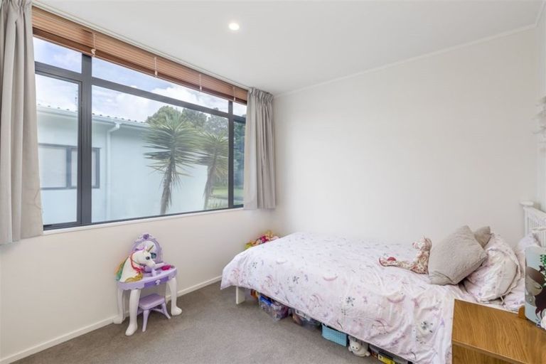 Photo of property in 1/9 Ellenbury Place, Stanmore Bay, Whangaparaoa, 0932