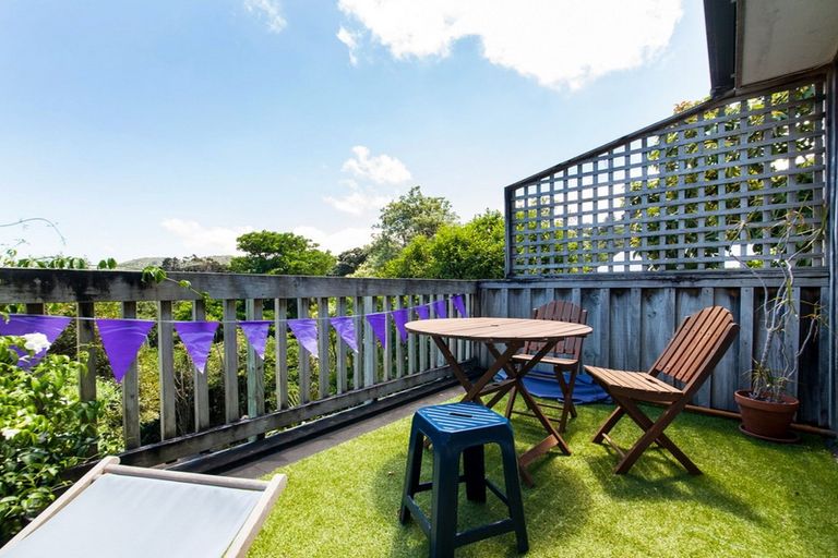 Photo of property in 119 Seaview Road, Piha, New Lynn, 0772