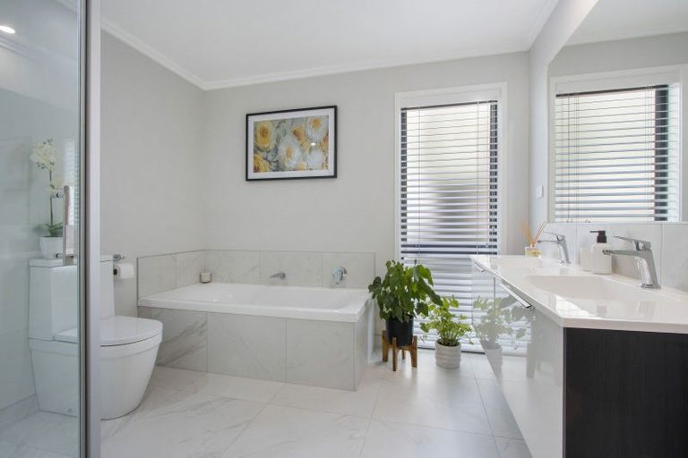 Photo of property in 2 Te Kaka Place, Omokoroa, 3114