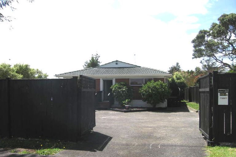 Photo of property in 1/331 Wairau Road, Totara Vale, Auckland, 0627
