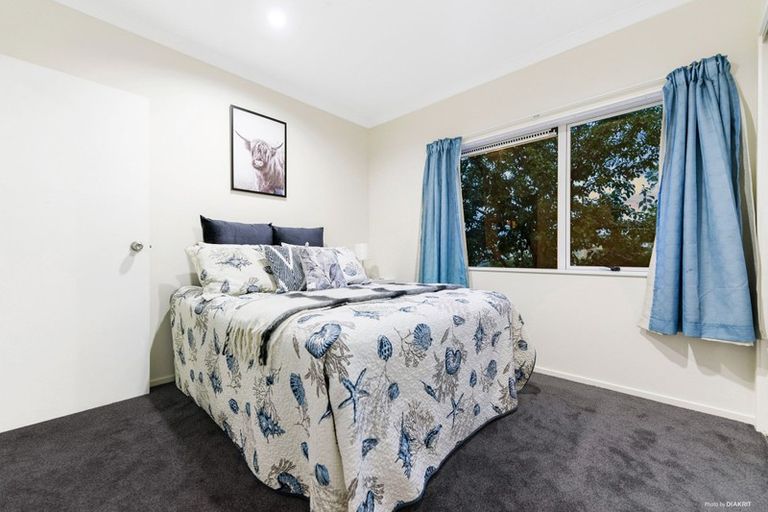 Photo of property in 1 Stamford Crescent, Flat Bush, Auckland, 2019