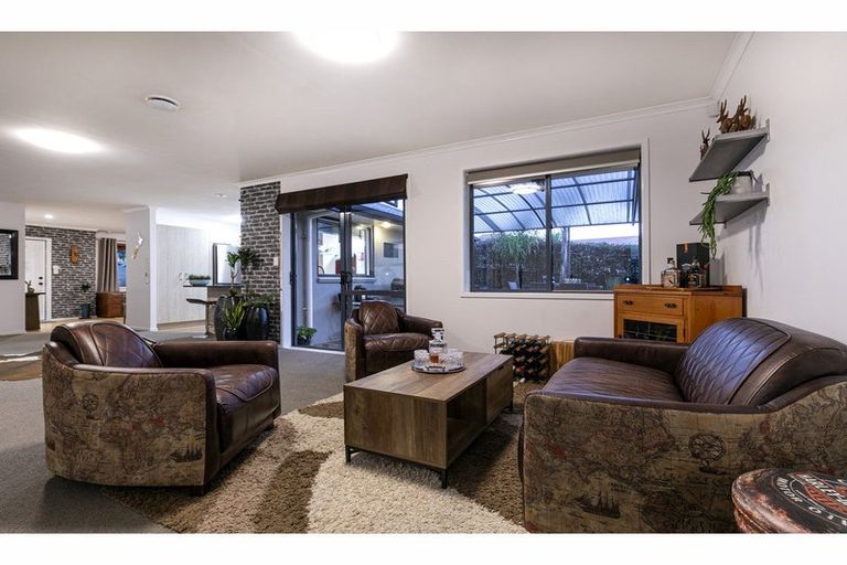 Photo of property in 17 Matija Place, Red Beach, 0932