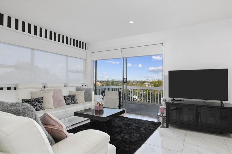 Photo of property in 19 Laurina Road, Sunnynook, Auckland, 0620