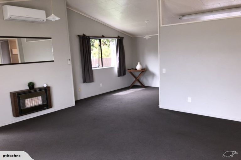 Photo of property in 15a Dalwood Grove, Highbury, Palmerston North, 4412