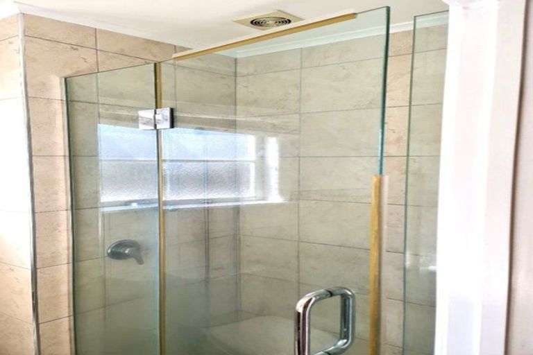 Photo of property in 11 William Souter Street, Forrest Hill, Auckland, 0620