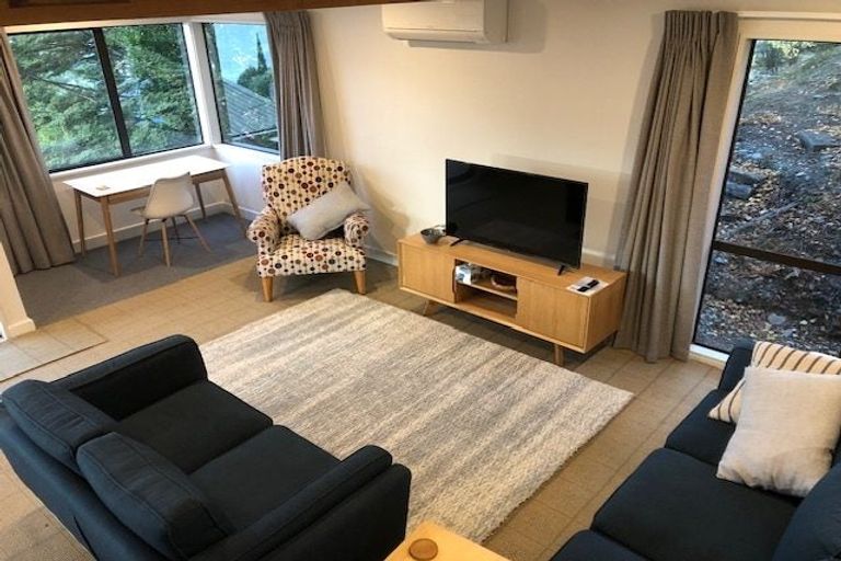 Photo of property in 60b Wynyard Crescent, Fernhill, Queenstown, 9300