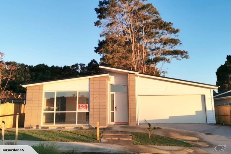 Photo of property in 12 Barrique Road, Kumeu, 0810