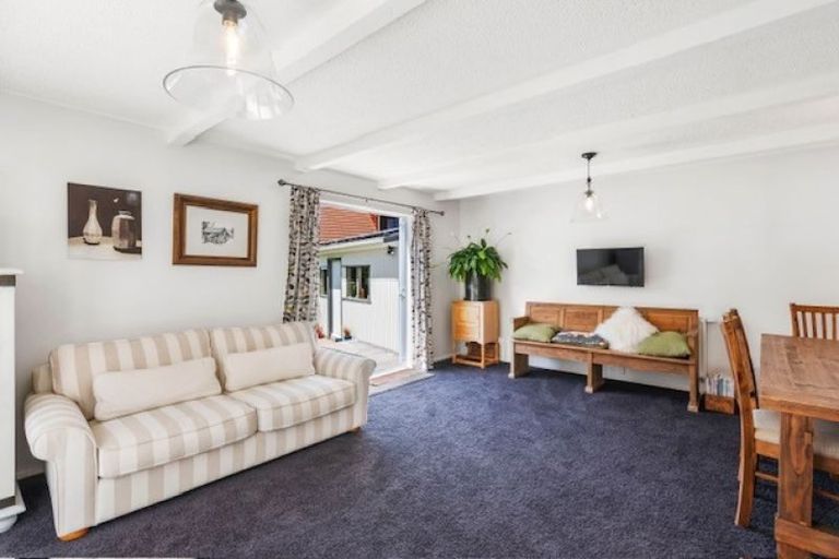 Photo of property in 261 Te Moana Road, Waikanae, 5036