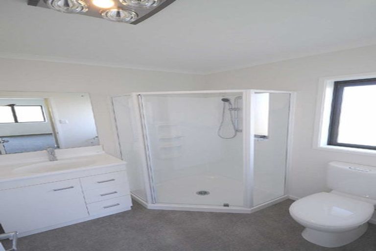 Photo of property in 62 Shillingford Boulevard, Rolleston, 7615