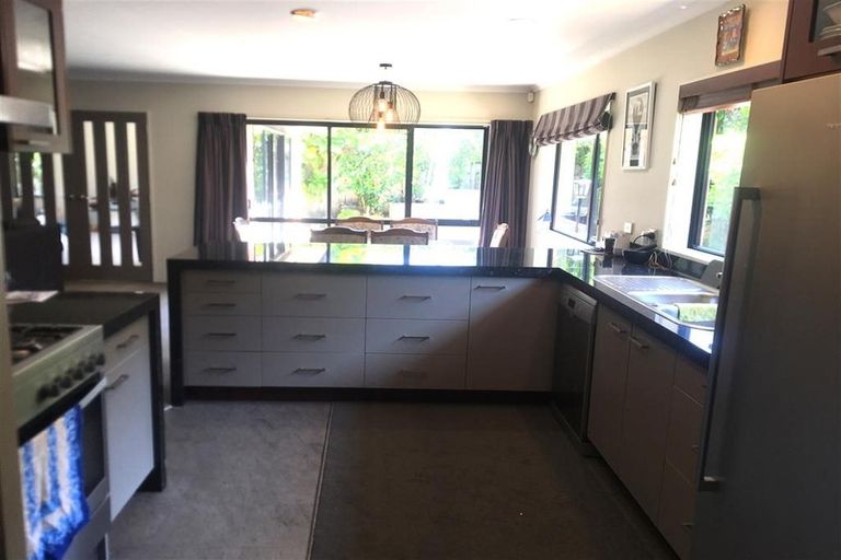 Photo of property in 21 Campion Road, Waikanae Beach, Waikanae, 5036