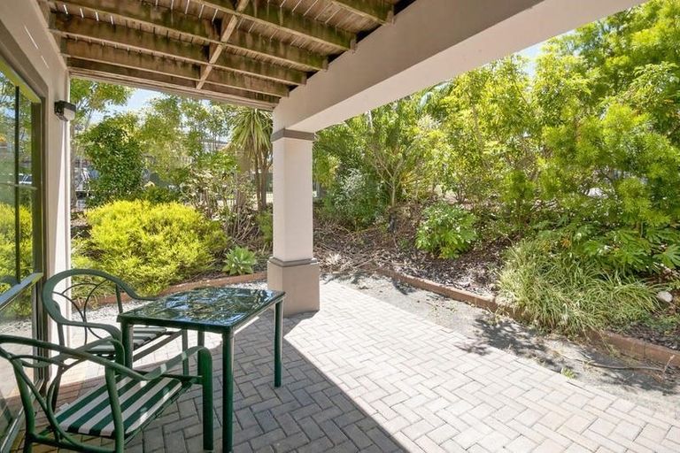 Photo of property in 2 Cyclarama Crescent, Massey, Auckland, 0614