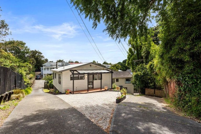 Photo of property in 2/30 Fordham Street, Beach Haven, Auckland, 0626