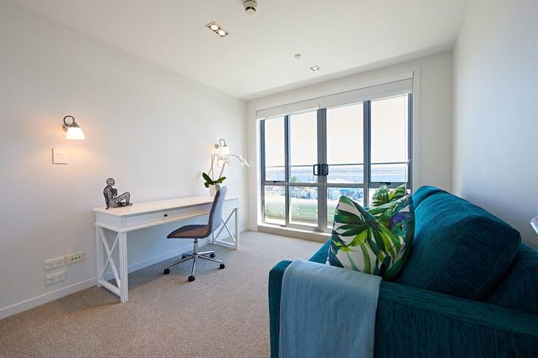 Photo of property in Anchorage Apartments, 401/36 Victoria Road, Mount Maunganui, 3116