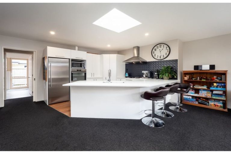 Photo of property in 92 Milns Road, Halswell, Christchurch, 8025