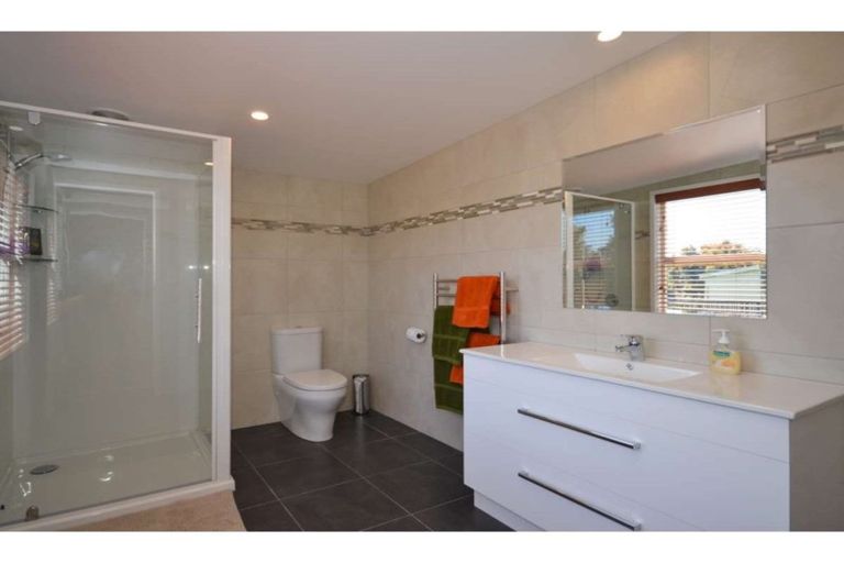 Photo of property in 66 Wiroa Road, Kerikeri, 0293