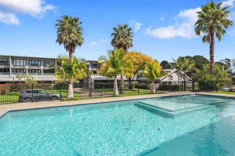 Photo of property in 13a/30 Westward Ho, Glen Eden, Auckland, 0602