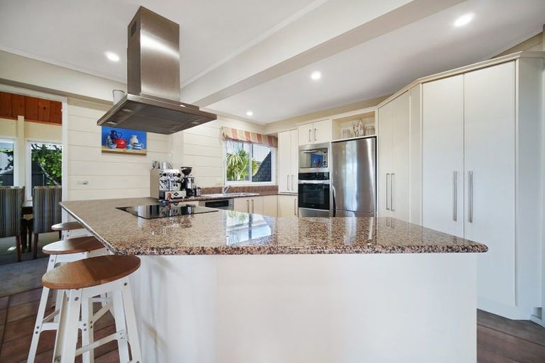 Photo of property in 13 Gilberd Place, Torbay, Auckland, 0630