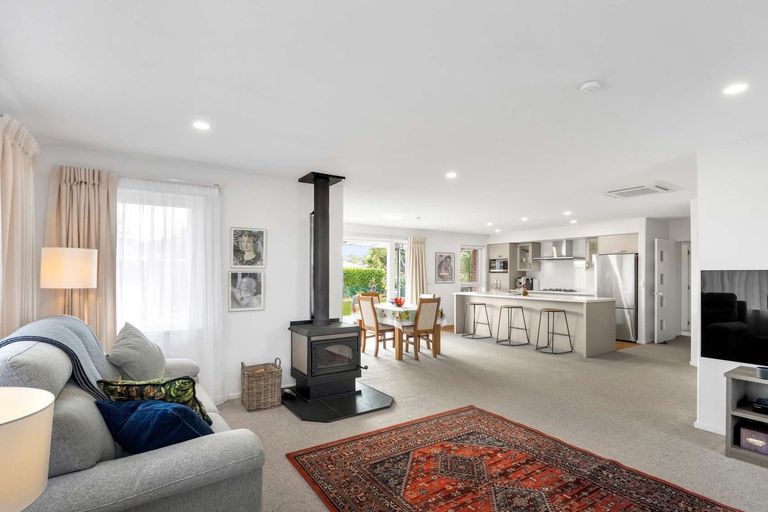 Photo of property in 4 Stonebridge Lane, Oxford, 7430