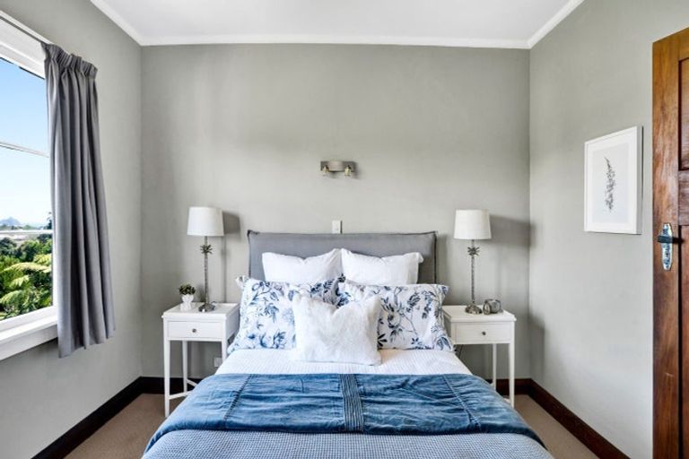 Photo of property in 32 Victoria Road, New Plymouth, 4310