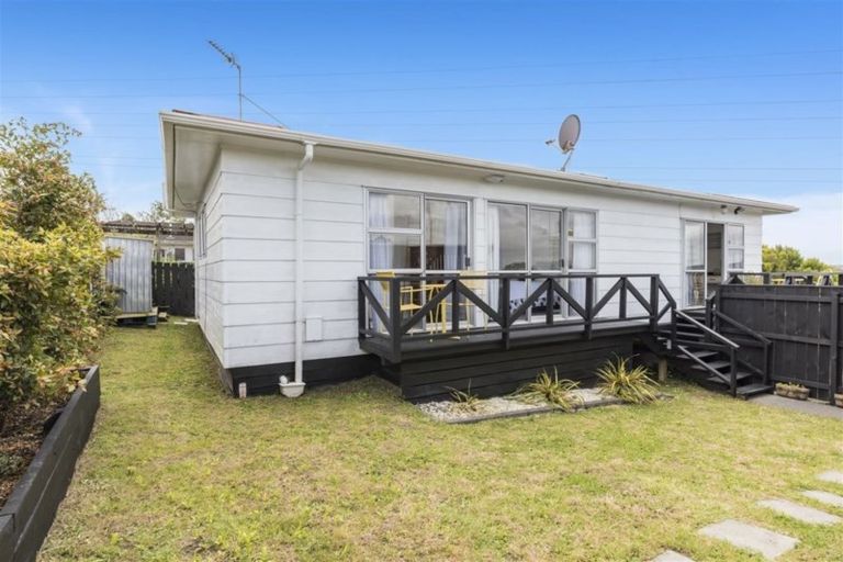 Photo of property in 1/317 Triangle Road, Massey, Auckland, 0614