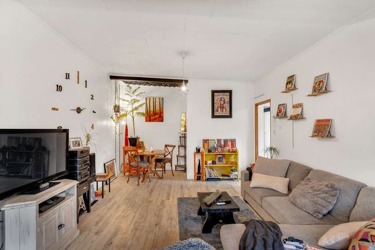 Photo of property in 243 Kenilworth Road, Mayfair, Hastings, 4122