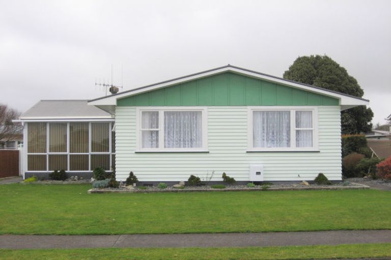 Photo of property in 34 Featherston Street, Levin, 5510